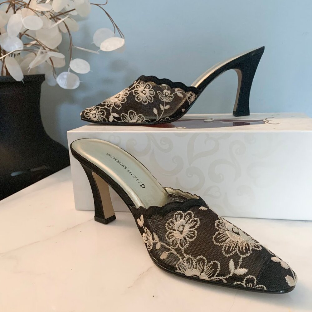 Victoria's Secret Black Lace Slides with Cream Embroidery size 8